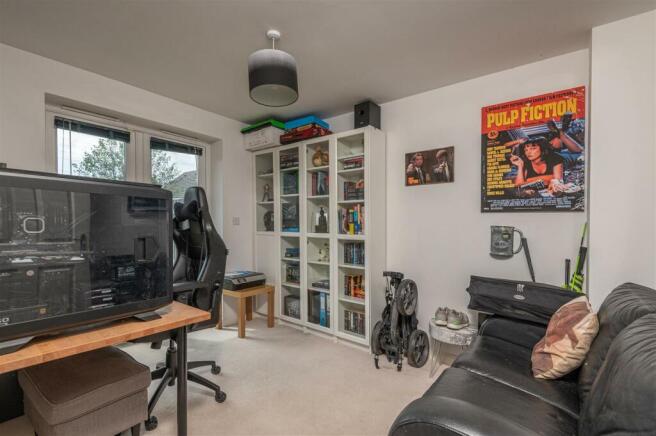 Double Bedroom / Study