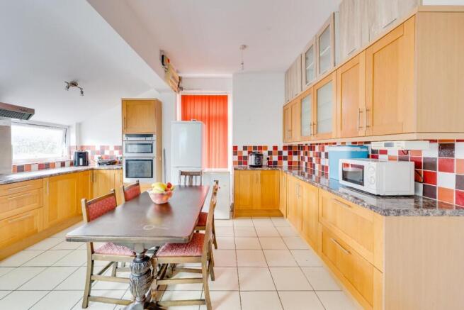 Detached bungalow situated in a popular area on Worle Hillside photo 4