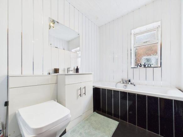 3 bed Semi-Detached for sale Image 7