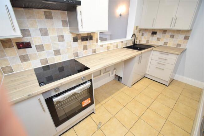2 bed Apartment to rent Image 2
