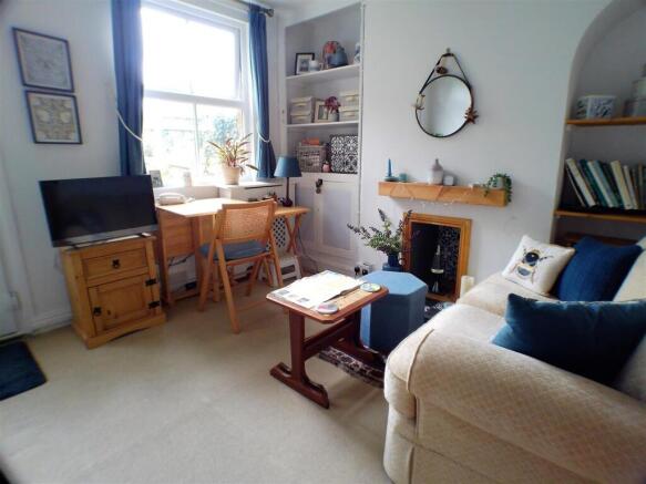Station Terrace, Radcliffe-On-Trent, NG12 photo 2