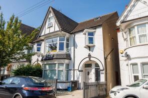 73a, Oakleigh Park Drive, Leigh-on-sea SS9 1RR