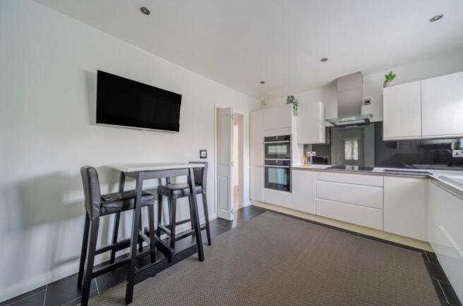 2 bed Semi-Detached for sale Image 10