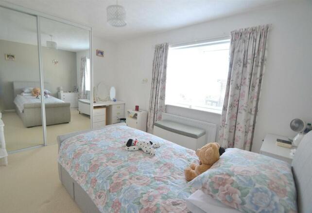 16MELROSEBED1.JPG