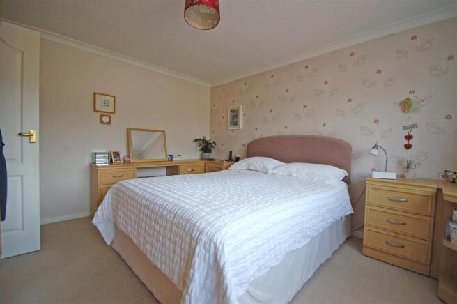 DOUBLE BEDROOM 1