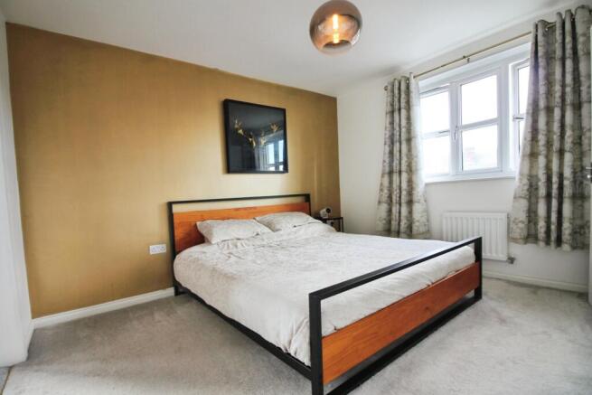 4 bed Detached for sale Image 11