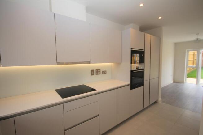 Buddery Close, Warfield, Bracknell, RG42 photo 3