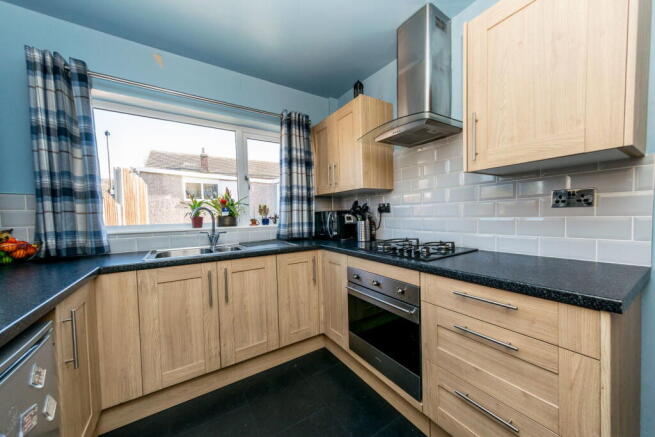 4 bed Semi-Detached Bungalow for sale Image 8