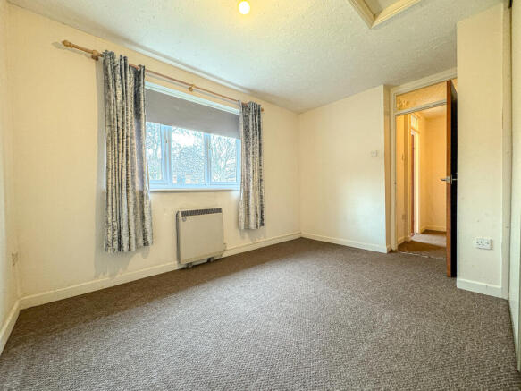 34 Lingfield Walk - Bedroom