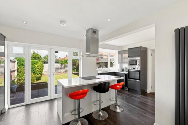 4 bed Semi-Detached for sale Image 4