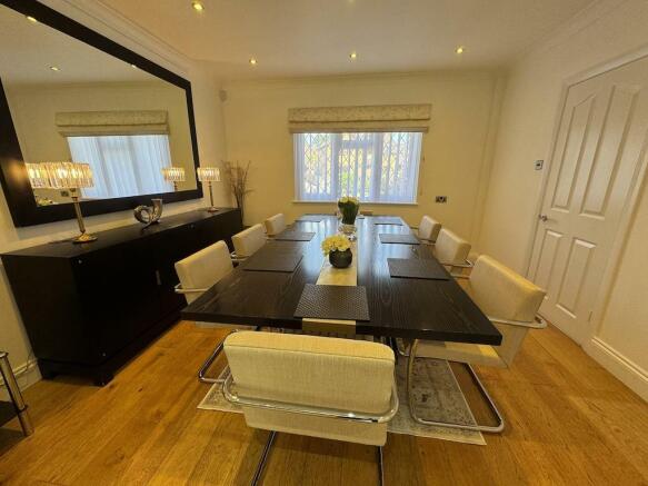 9 - Dining Room.jpg
