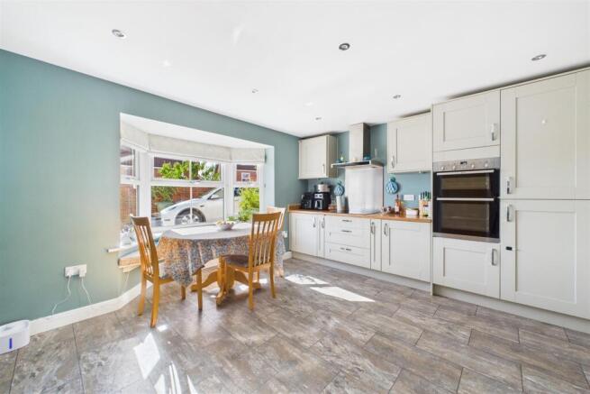 Kitchen 1.jpg