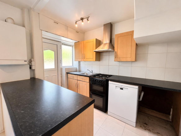 3 bed Terraced for sale Image 6