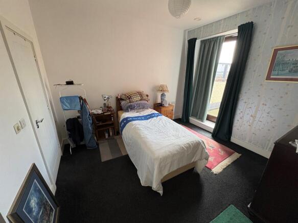 3 bed Terraced for sale Image 6