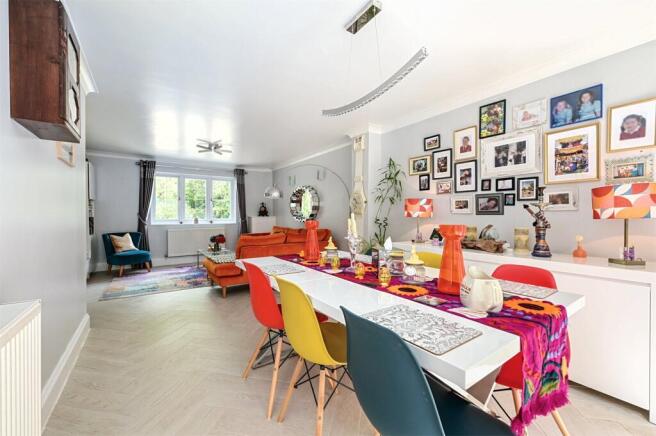 Lounge/ Diner