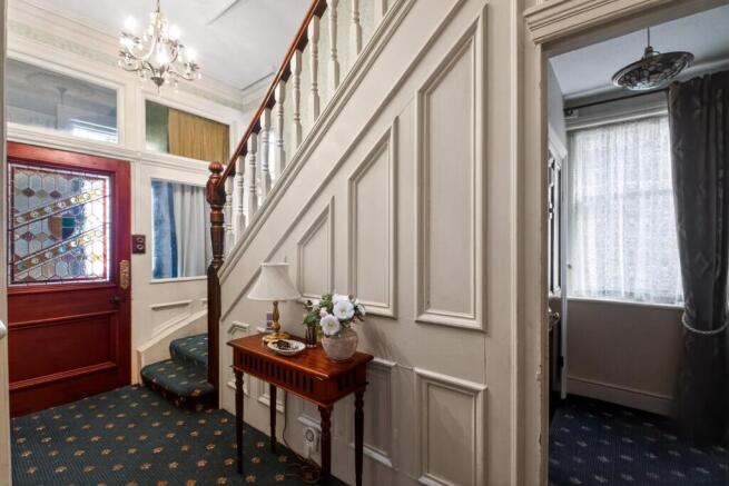 6 bed Semi-Detached for sale Image 7