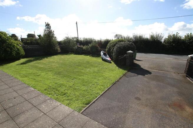 Front Garden and Drive.jpg