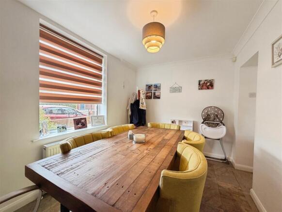 4 bed Semi-Detached for sale Image 5