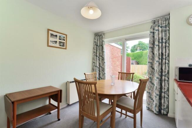 3 Rowland Close - (10).jpg