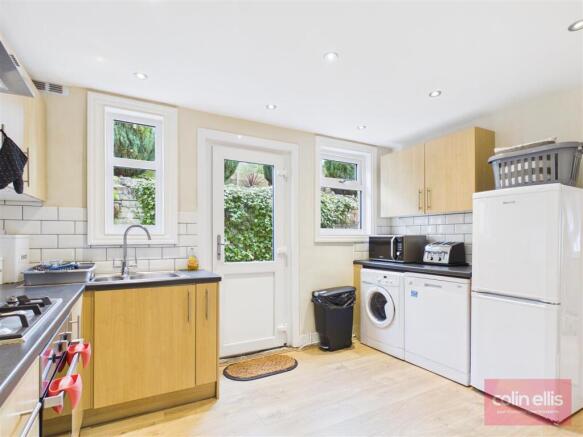 2 bed Apartment for sale Image 6