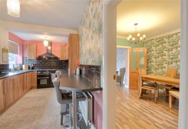 3 bed Semi-Detached for sale Image 8