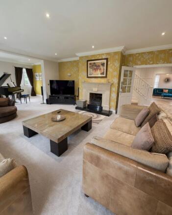 5 bed Detached for sale Image 8