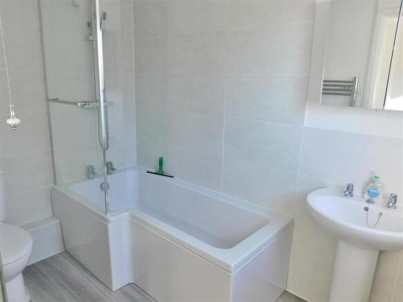 BATHROOM.JPG
