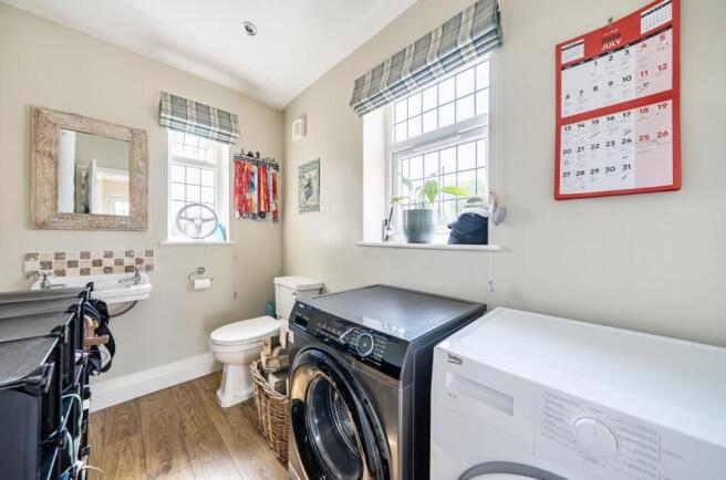 3 bed Semi-Detached for sale Image 8