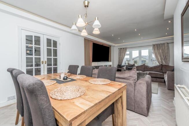 4 bed Detached for sale Image 6