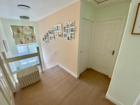 4 bed Detached for sale Image 12