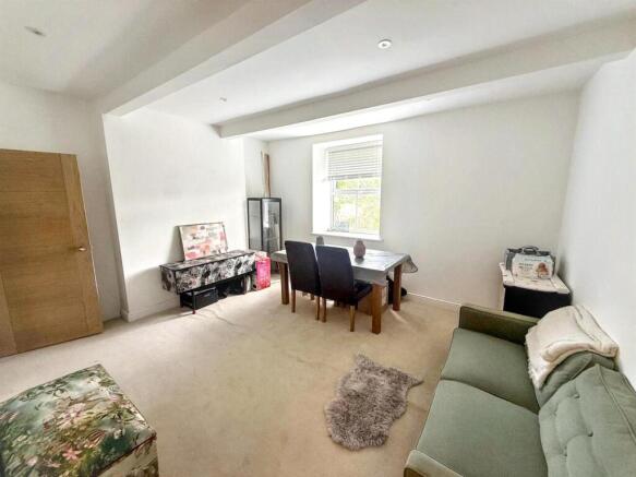 4 bed Semi-Detached for sale Image 5