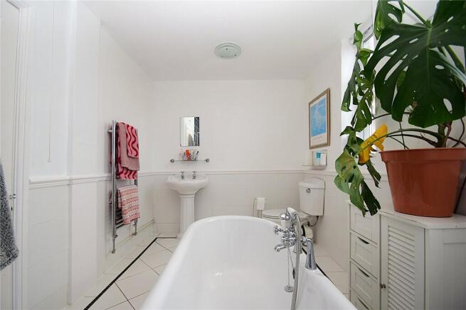 3 bed Terraced for sale Image 9