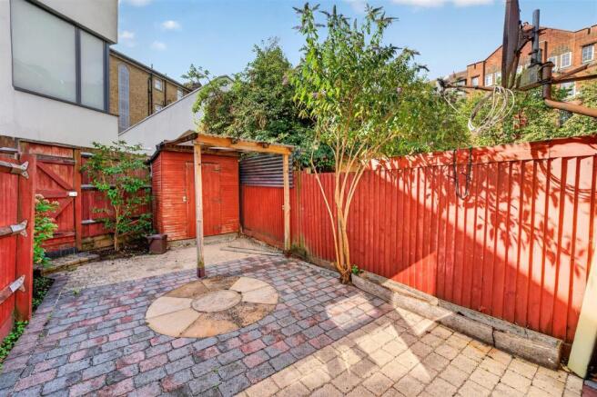 For Sale 4 Bedroom House Garden Armour Close N7 ww