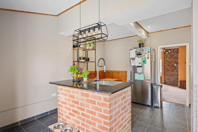 KITCHEN / DINER