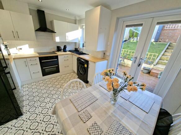 KITCHEN/BREAKFAST ROOM