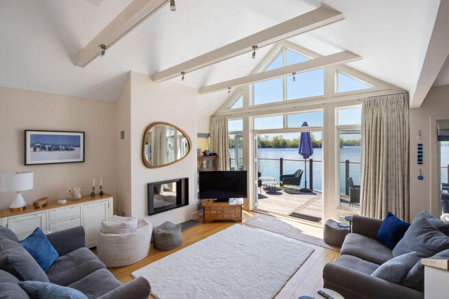 Living area to deck