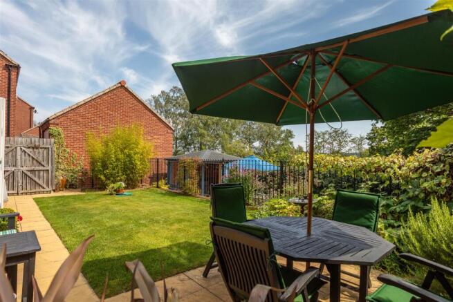 5 bed Detached for sale Image 5
