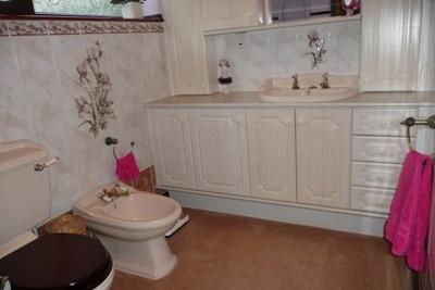 ENSUITE SHOWER ROOM