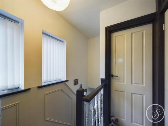 FIRST FLOOR LANDING