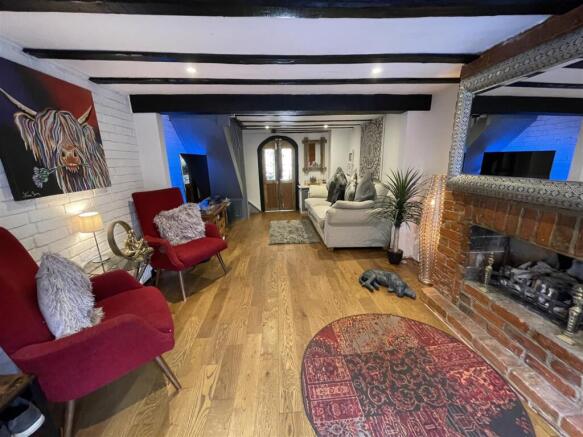 26 Chalk Hill lounge 2.JPG