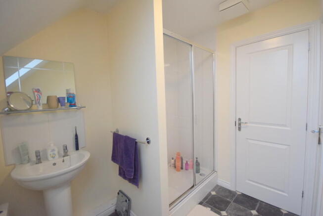 En-Suite to Master bedroom