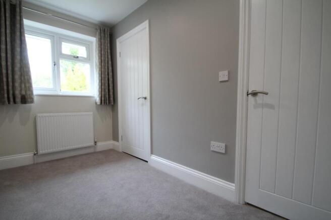 2 bed Terraced to rent Image 5