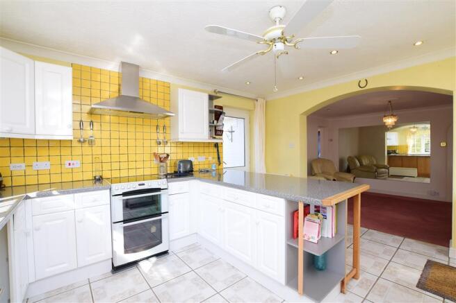 Kitchen/ Breakfast Room