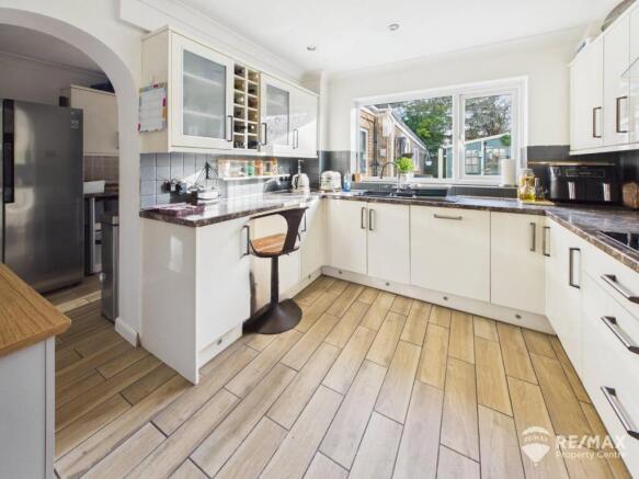 Kitchen / Breakfast Area