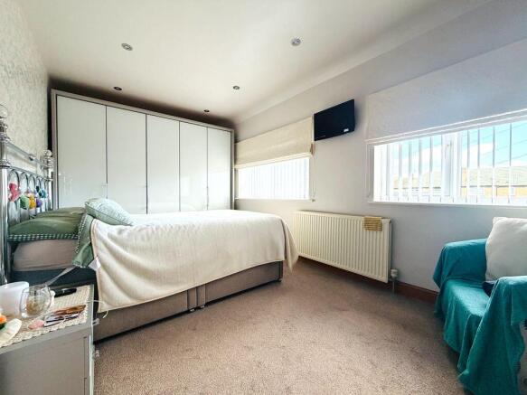 3 bed Semi-Detached for sale Image 12