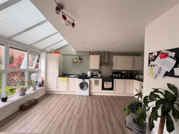 Kitchen 2.jpg