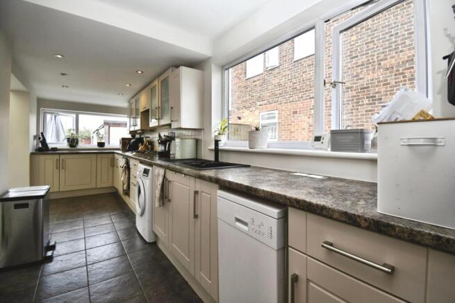 3 bed Semi-Detached for sale Image 10
