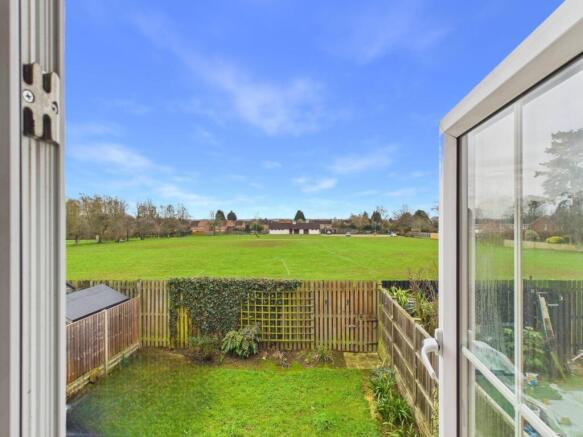 2. CAM04922G0-PR0114-STILL016