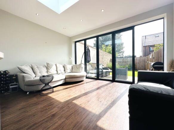 4 bed Terraced for sale Image 12