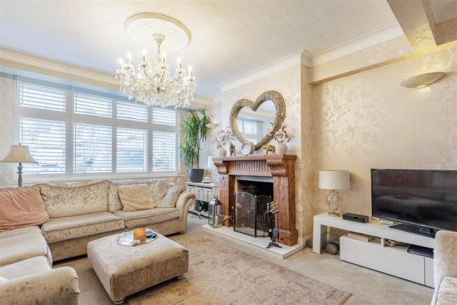 26 Larkshall Cres (8).jpg